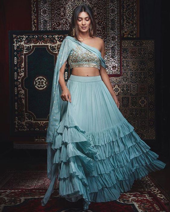 image of dupatta stitched as blouse and crop top